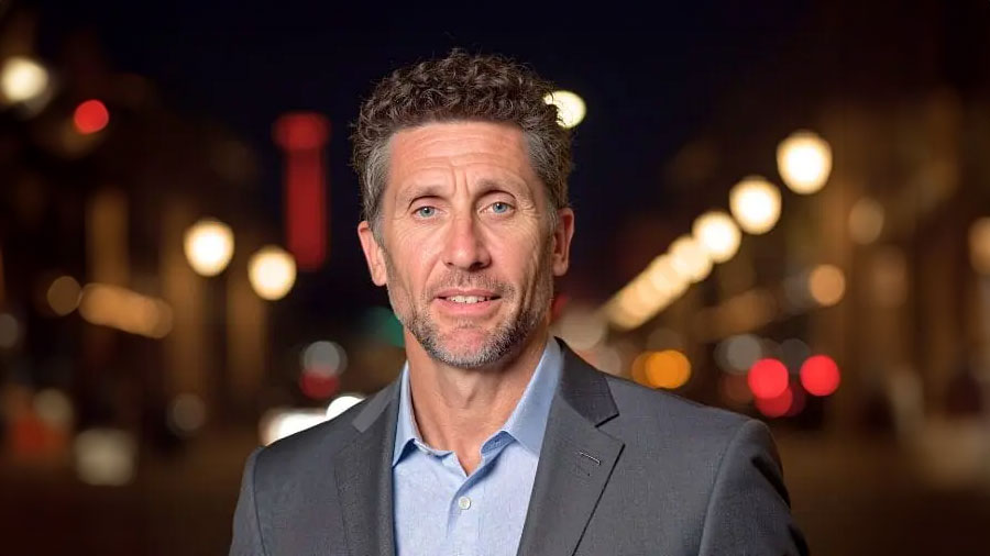 Headshot of Mark Hocking